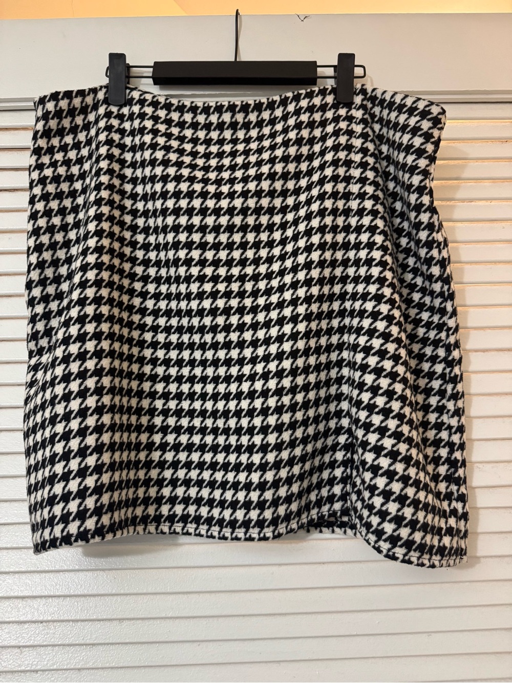 Old Navy Black & White Houndstooth Mini Skirt